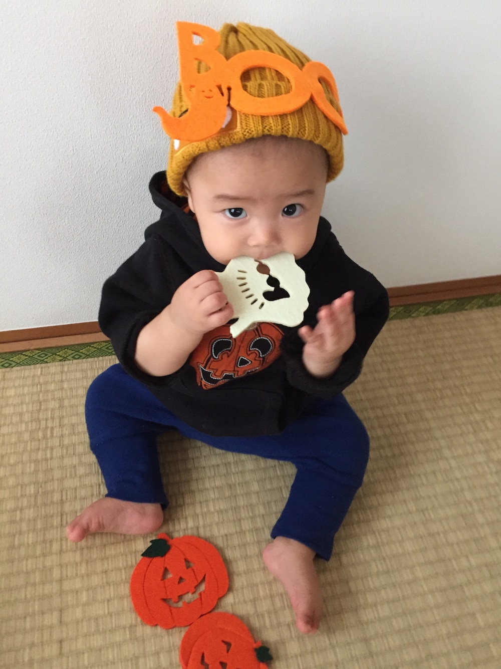 「ハロウィン」｜「POLOのアイテム（ニットキャップ/ビーニー、イエロー系）」を使った、to'n'soさん（キッズ・70cm）の秋コーディネートの1枚目の写真