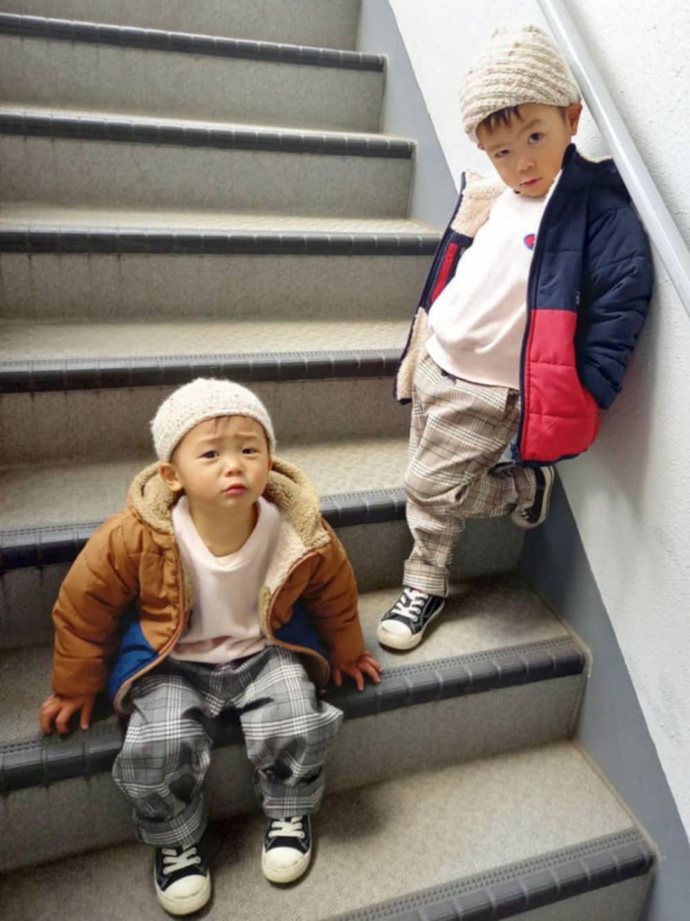 「どんぐり帽、どんぐり帽子、チェックパンツ、裏ボア、リバーシブル、マウンテンパーカー、兄弟コーディネート」｜「Handmadeのアイテム（ニットキャップ/ビーニー、ベージュ系）」を使った、to'n'soさん（キッズ・100cm）の冬コーディネートの1枚目の写真