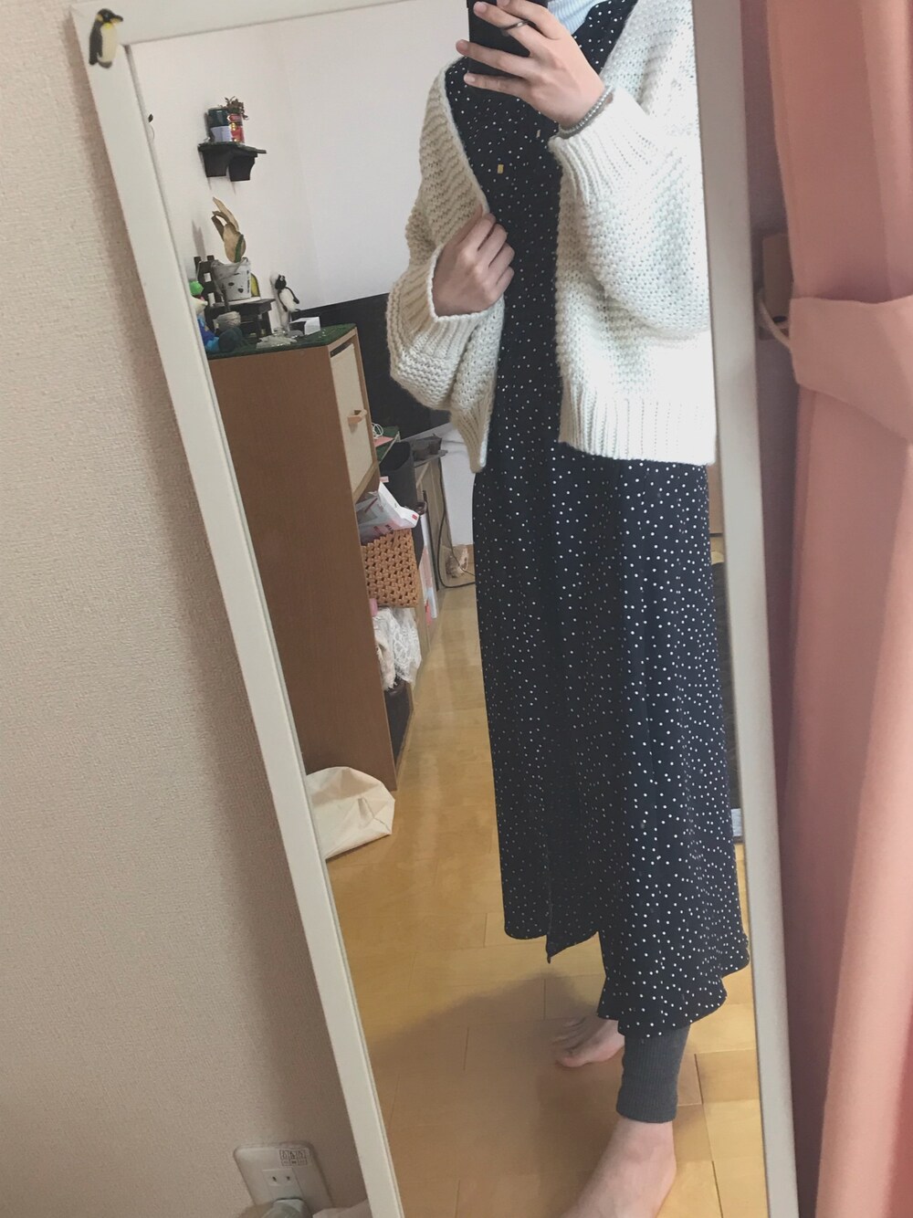 「SENSE OF PLACE by URBAN RESEARCHのアイテム（ワンピース/ドレス、ブラック系）」を使った、Remiさん（レディース・156cm）の冬コーディネートの1枚目の写真