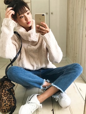 「MERCURYDUO（マーキュリーデュオ）のアイテム（デニムパンツ）」を使った、出岡美咲(izu)さん（レディース・168cm）の秋コーディネート