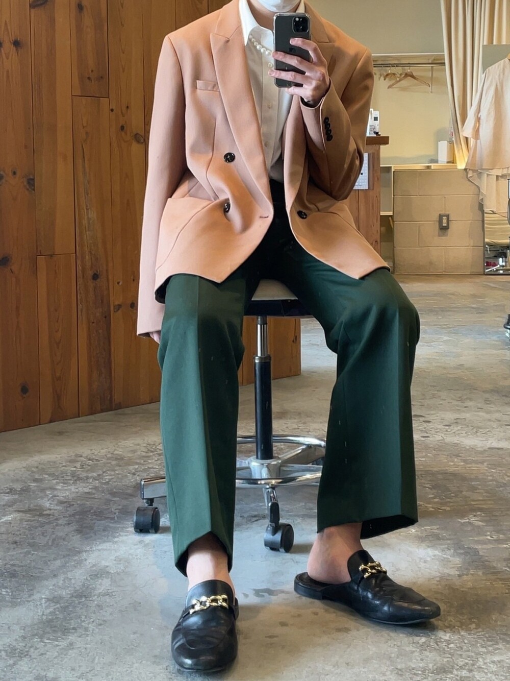 「春コーデ、今日のコーデ、古着、vintage、韓国ファッション、UNIQLO、ZARA、H&M」｜「VINTAGEのアイテム（スラックス、グリーン系）」を使った、moodboyさん（メンズ・178cm）の春コーディネートの1枚目の写真
