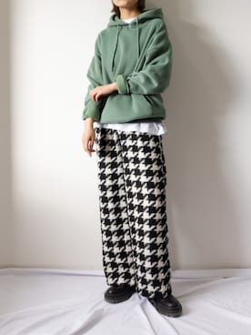 「アイテム（パーカー、グリーン系）」を使った、me+emselectさん（レディース・166cm）の冬コーディネート