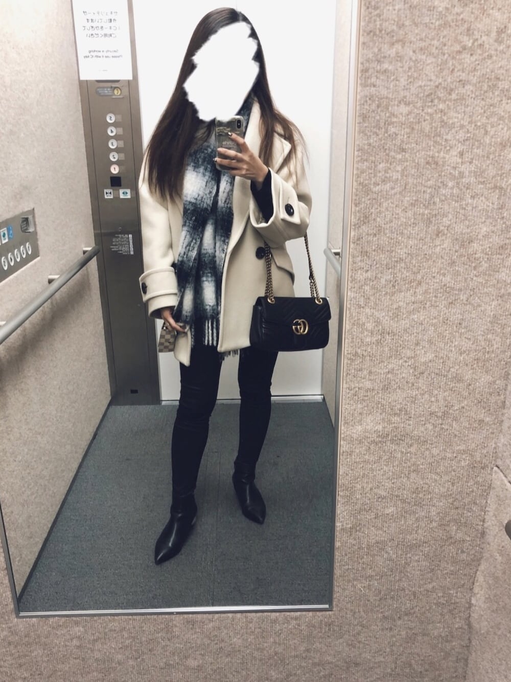 「キレイめ、GUCCI、ZARA、Polo Ralph Lauren、UNIQLO、黒スキニー、モノクロ、LouisVuitton」｜「asosのアイテム（ブーツ、ブラック系）」を使った、asukaさん（レディース・155cm）の冬コーディネートの1枚目の写真