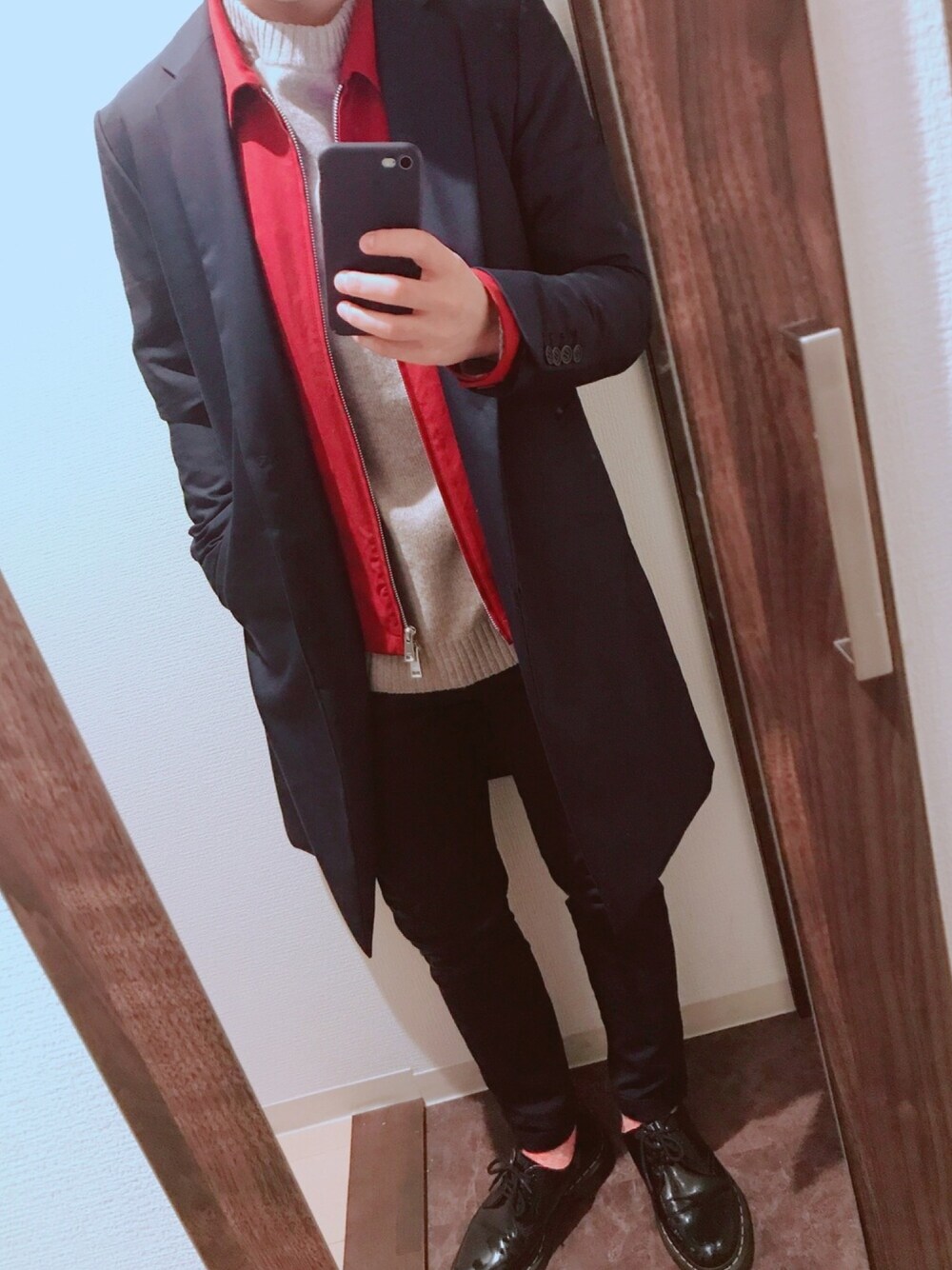 「冬コーデ、おしゃれさんと繋がりたい、低身長、ロングコート、プチプラ、ネイビー、きれいめカジュアル、チェスターコート、コーチジャケット、ニット」｜「GUのアイテム（ニット/セーター、ベージュ系）」を使った、しろさん（メンズ・163cm）の冬コーディネートの1枚目の写真