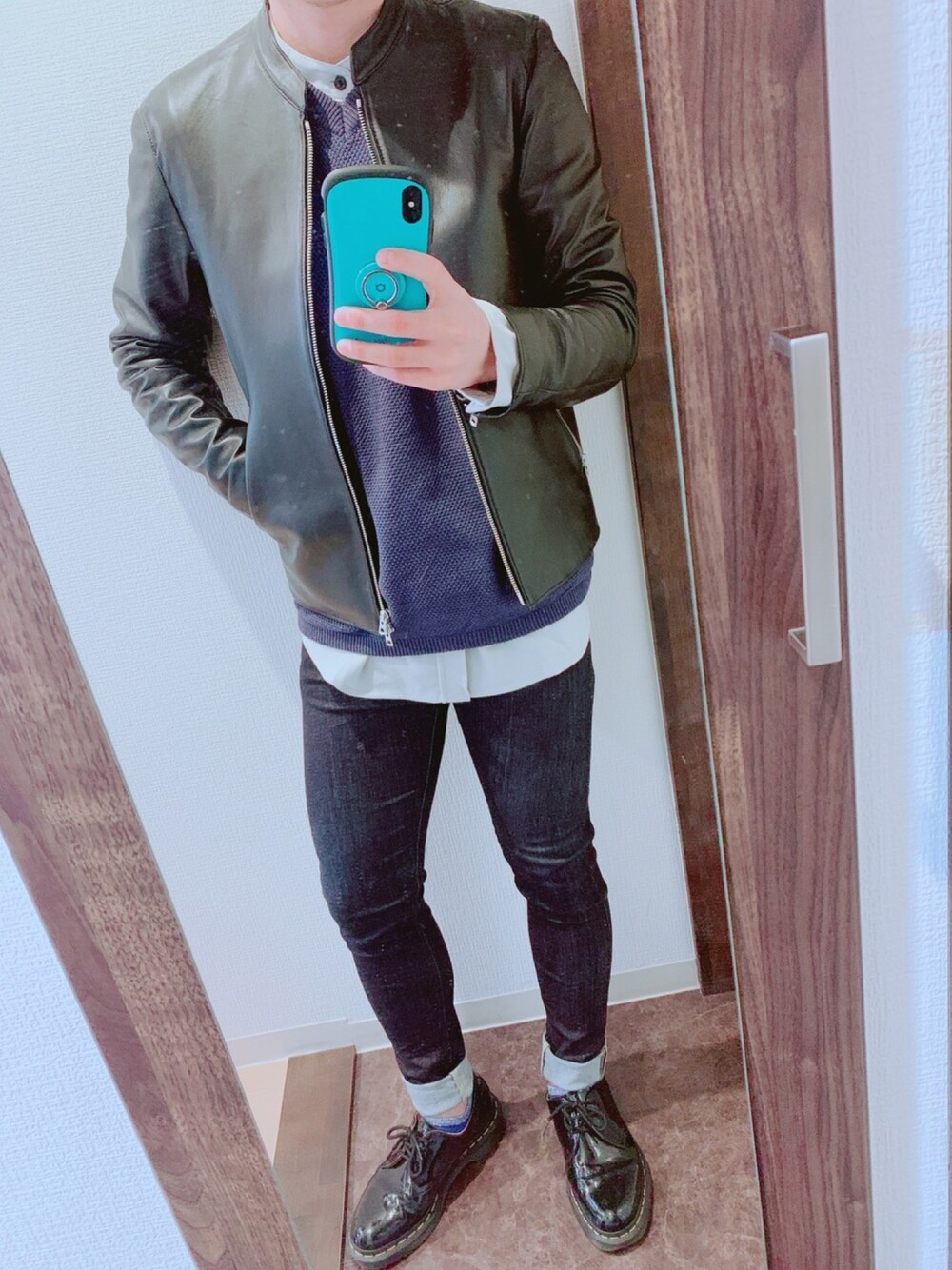「シンプル、春コーデ、ootd、デニムパンツ、低身長、レイヤードスタイル、ニットベスト」｜「LIDNMのリンクスニットベスト【ネイビー】（ベスト、ブルー系）」を使った、しろさん（メンズ・163cm）の春コーディネートの1枚目の写真