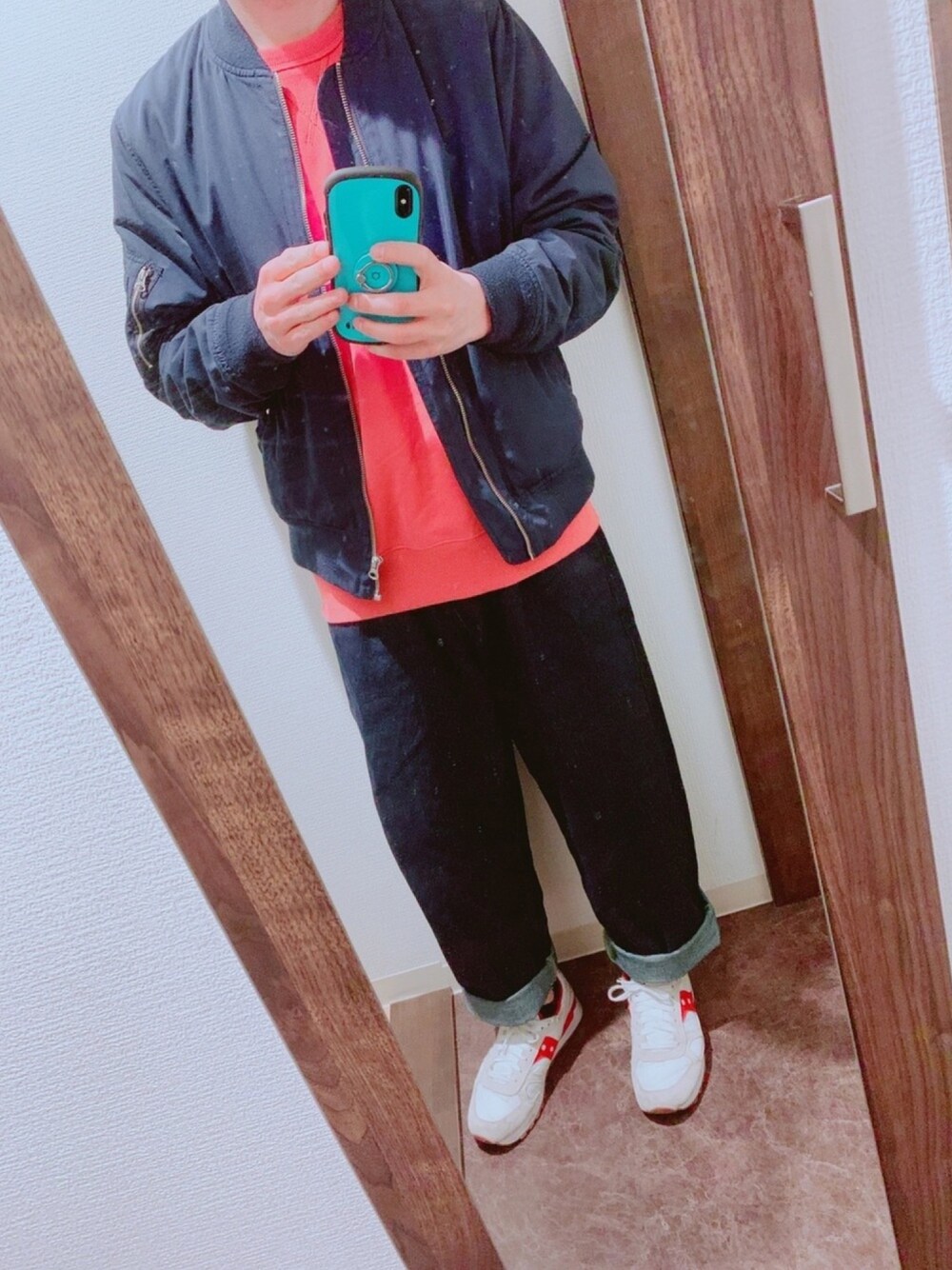 「パステル映える春、お洒落さんとつながりたい、スニーカー、ootd、デニムパンツ、ゆるコーデ、カジュアル、スウェット、平成最後のWEARISTAセンバツ、はるコーデ」｜「usedのアイテム（MA-1、ブルー系）」を使った、しろさん（メンズ・163cm）の春コーディネートの1枚目の写真