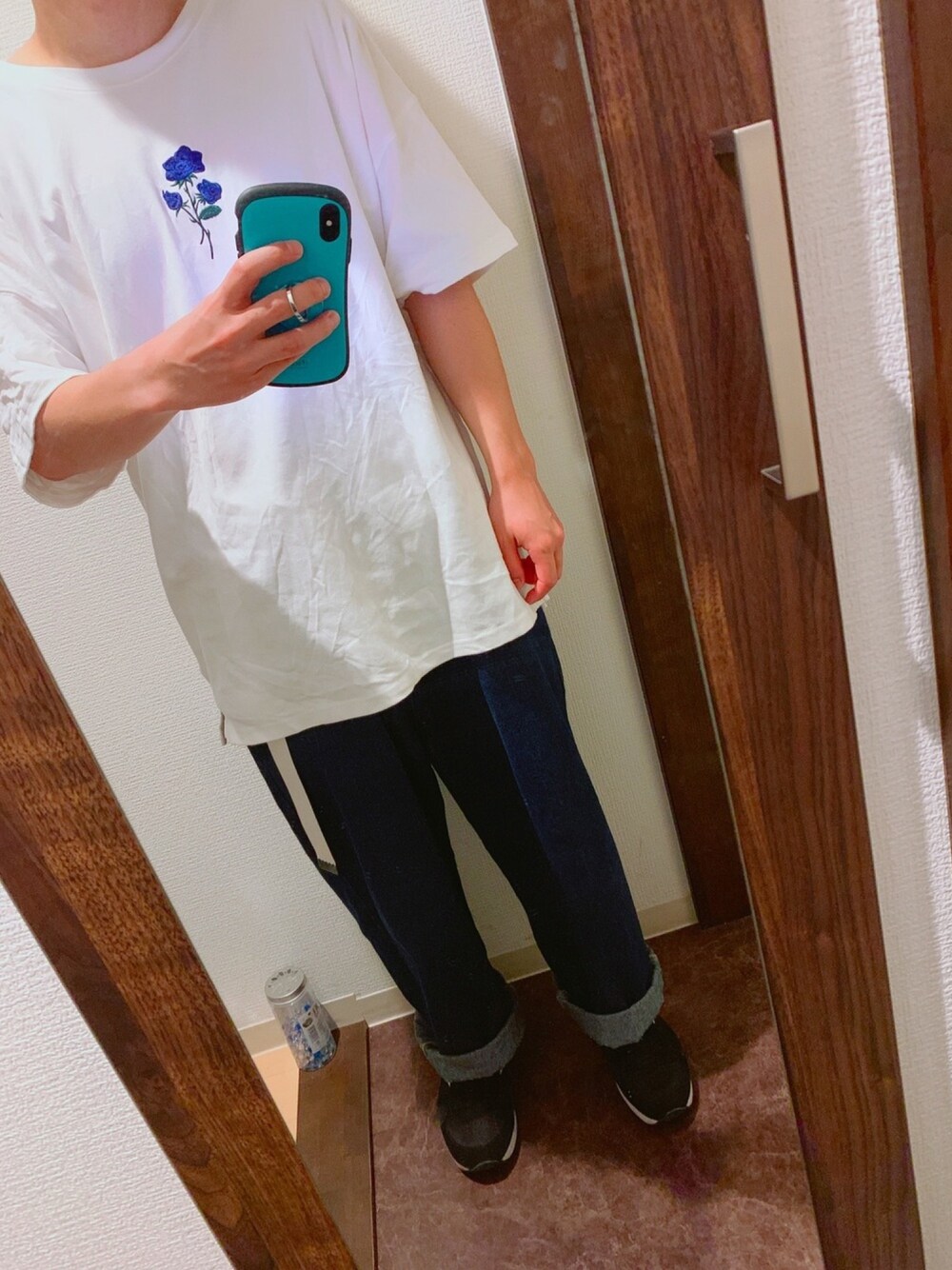 「夏コーデ、大人カジュアル、おしゃれさんと繋がりたい、シンプル、白Tシャツ、ワイドパンツ、ワイドデニム、デニム、ストリート、休日スタイル」｜「MONO-MARTのナイロンロングガチャベルト(MONO-MART)（ベルト、ホワイト系）」を使った、しろさん（メンズ・163cm）の夏コーディネートの1枚目の写真
