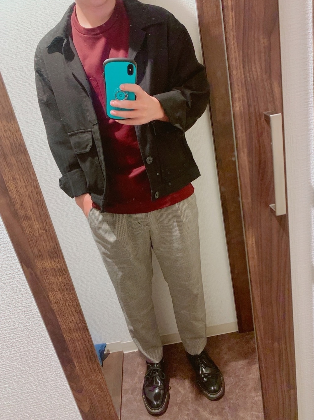 「シンプルコーデ、秋コーデ、おしゃれさんと繋がりたい、チェック、キレイめ、ootd、ワインレッド」｜「LIDNMのガーメントダイカバーオール（カバーオール、ブラック系）」を使った、しろさん（メンズ・163cm）の秋コーディネートの1枚目の写真
