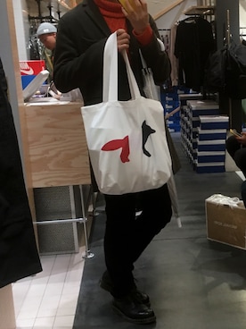 「MAISON KITSUNE」｜「アイテム（チェスターコート）」を使った、Shawn(しょーん)さん（メンズ・181cm）の冬コーディネート