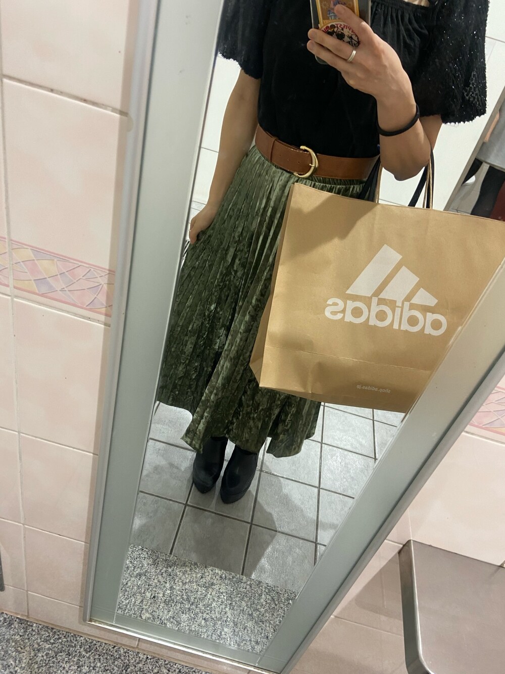 「SENSE OF PLACE by URBAN RESEARCHのアイテム（スカート、グリーン系）」を使った、Chaco☺︎さん（レディース・157cm）の春コーディネートの1枚目の写真