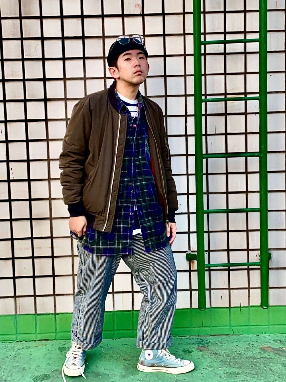 「ootd、oversize、converse、vintage、VINTAGE、古着、古着MIX、古着コーデ、Taiwan、MA-1」｜「ZARAのアイテム（ダッフルコート、グリーン系）」を使った、Gorbinzsheさん（メンズ・171cm）の冬コーディネートの1枚目の写真