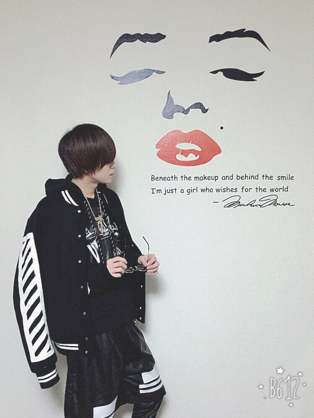 「Danke schon、off white」｜「off whiteのアイテム（パーカー、ブラック系）」を使った、琲世さん（メンズ・178cm）の夏コーディネートの1枚目の写真