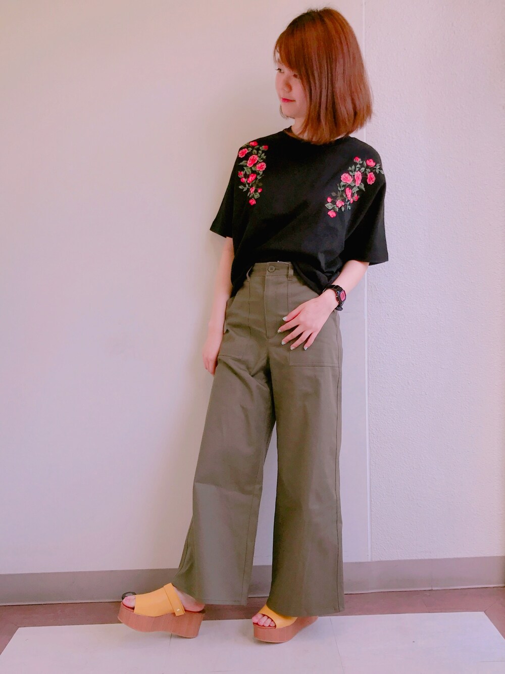 「全身GU、GU、プチプラ、刺繍、刺繍トップス、刺繍Tシャツ、ジーユー」｜「GUのアイテム（トップス、ブラック系）」を使った、ゆっこさん（レディース・161cm）の春コーディネートの1枚目の写真