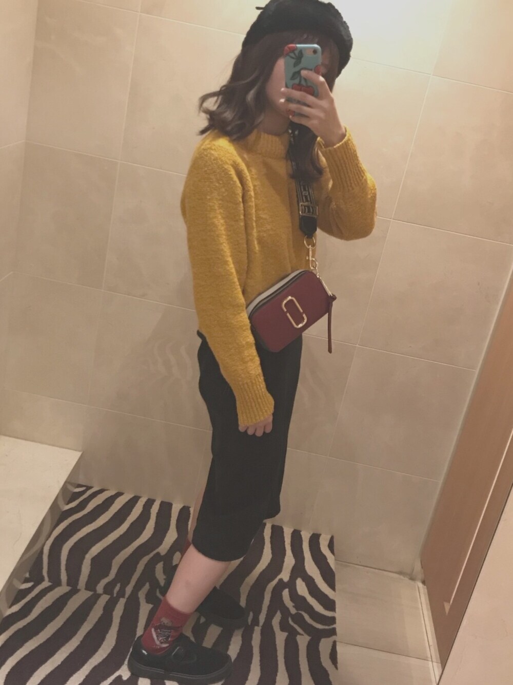 「秋冬コーデ、UNIQLO U、marcjacobs、BEAUTY&YOUTH UNITED ARROWS、GU、VANS、タイトスカート、帽子、プチプラコーデ、ジユジョ」｜「BEAUTY&YOUTH UNITED ARROWSのBY フェイクファー フライトハット（ハット、ブラック系）」を使った、ゆっこさん（レディース・161cm）の冬コーディネートの1枚目の写真