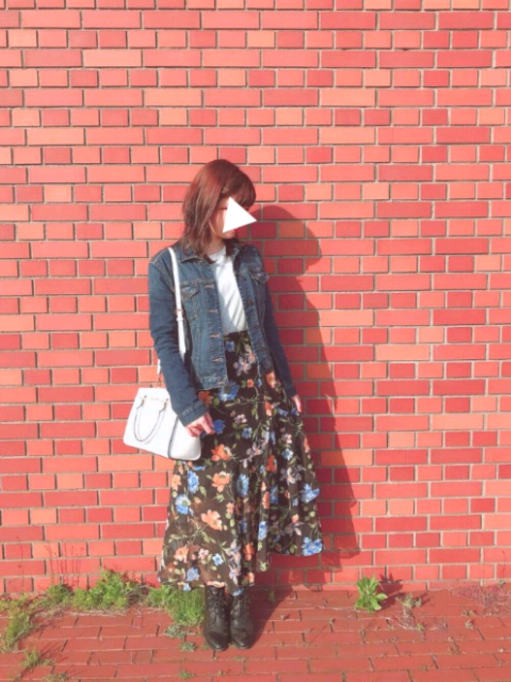 「春コーデ、デニム、花柄、旅行、Gジャン、GAP、mysty woman、AFRICA TARO、MICHAEL KORS、JERRY BEANS」｜「mysty womanのボタニカルフラワーイレヘムスカート（スカート、ブラック系）」を使った、maimi*゜さん（レディース・164cm）の春コーディネートの1枚目の写真