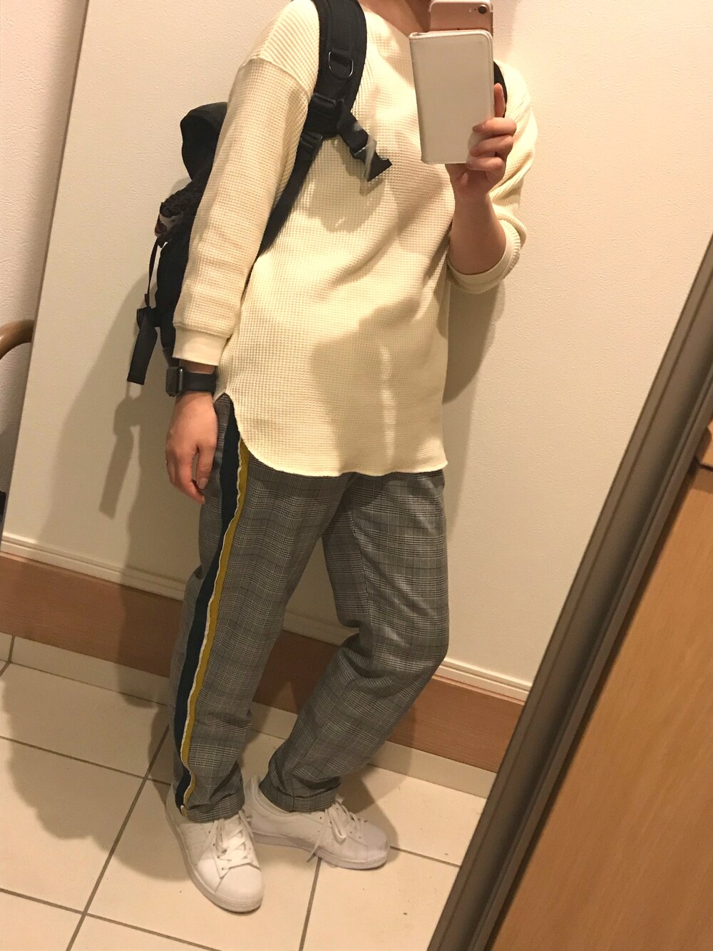 「カジュアル、ZARA、スーパースター、アディダス、メメントイズム(MEMENTISM)、ユニクロ」｜「ZARAのアイテム（パンツ、グレー系）」を使った、hazukiさん（レディース・152cm）の秋コーディネートの1枚目の写真