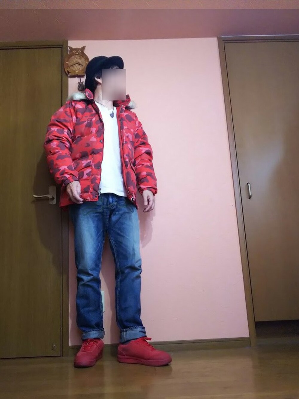 「ダウンジャケット、Bape、裏原、レッドカモ」｜「A BATHING APEのアイテム（ハット、ブラック系）」を使った、msg1961さん（メンズ・170cm）の春コーディネートの1枚目の写真