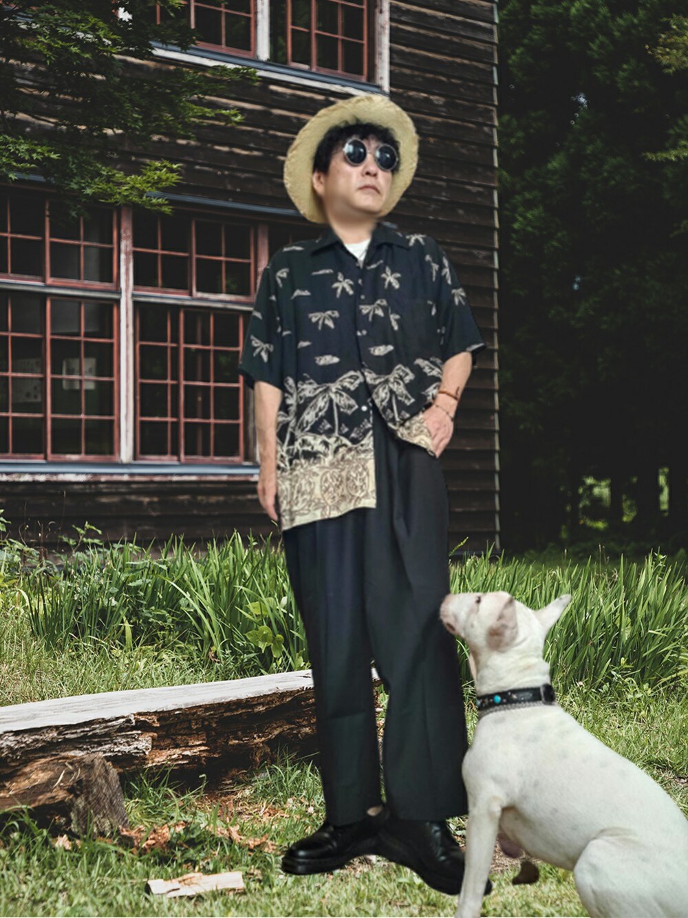 「古着、ペット、サングラス、ストローハット、犬、夏コーデ、アロハシャツ、レーヨンシャツ」｜「VINTAGEの古着のレーヨンシャツ（シャツ/ブラウス、ブラック系）」を使った、msg1961さん（メンズ・170cm）の夏コーディネートの1枚目の写真