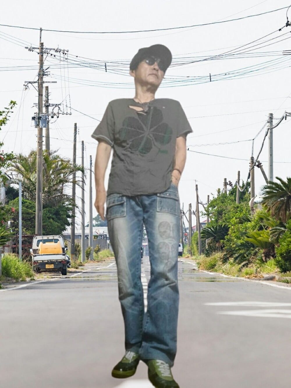 「ボロボロ、ダメージTシャツ、相互フォロー、サングラス」｜「UndercoverismのボロボロのTシャツ（Tシャツ/カットソー、ブラウン系）」を使った、msg1961さん（メンズ・170cm）の夏コーディネートの1枚目の写真