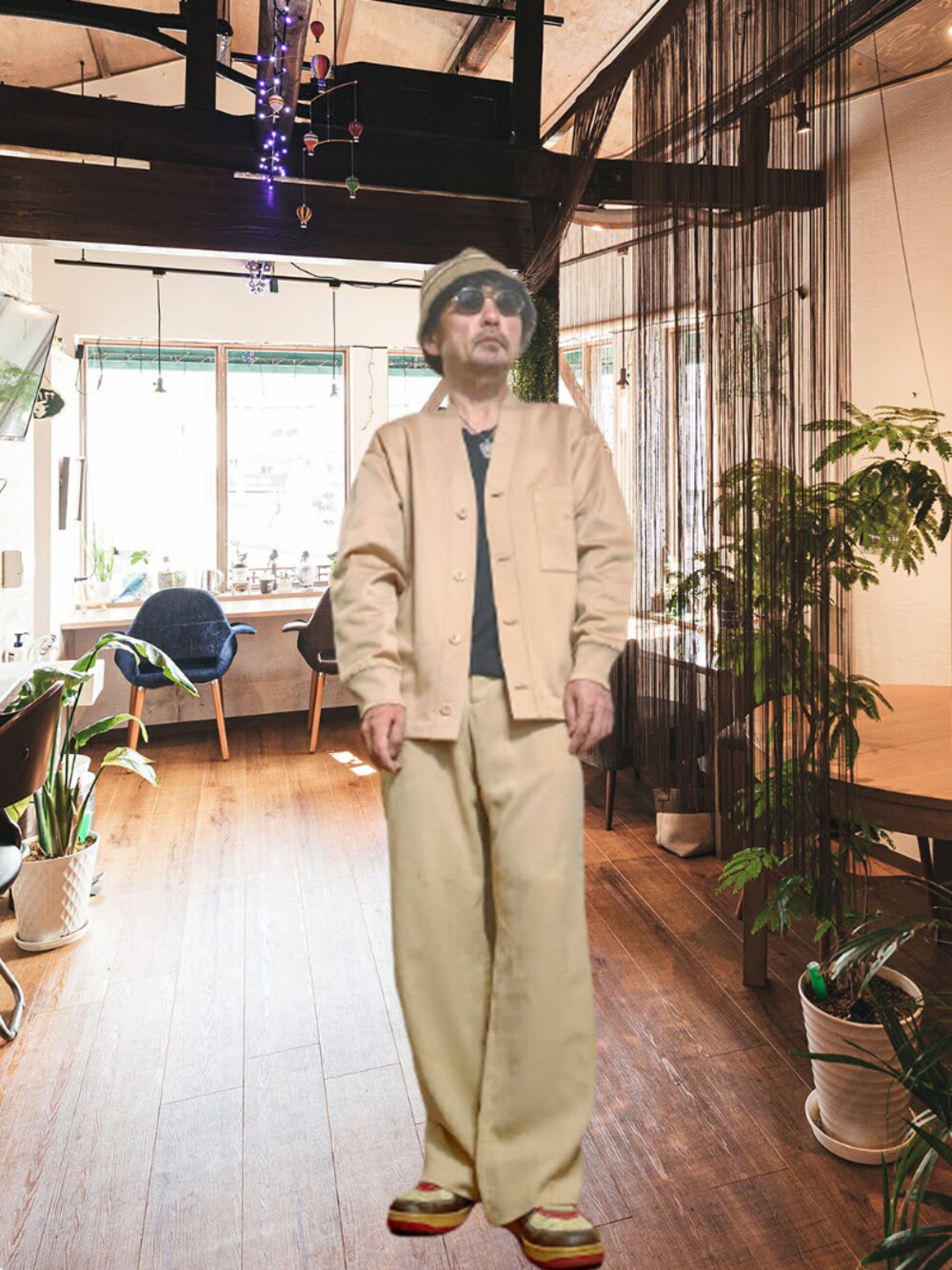 「フレアパンツ、カーディガン、バケットハット、春色、ベージュ、ピンク、黒Tシャツ、Bape、ユニクロ、相互フォロー」｜「A BATHING APEのアイテム（ハット、ベージュ系）」を使った、msg1961さん（メンズ・170cm）の冬コーディネートの1枚目の写真