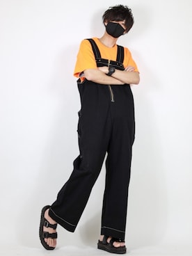 「オレンジ×ブラック」｜「アイテム（オールインワン・サロペット）」を使った、TJさん（メンズ・177cm）の春コーディネート