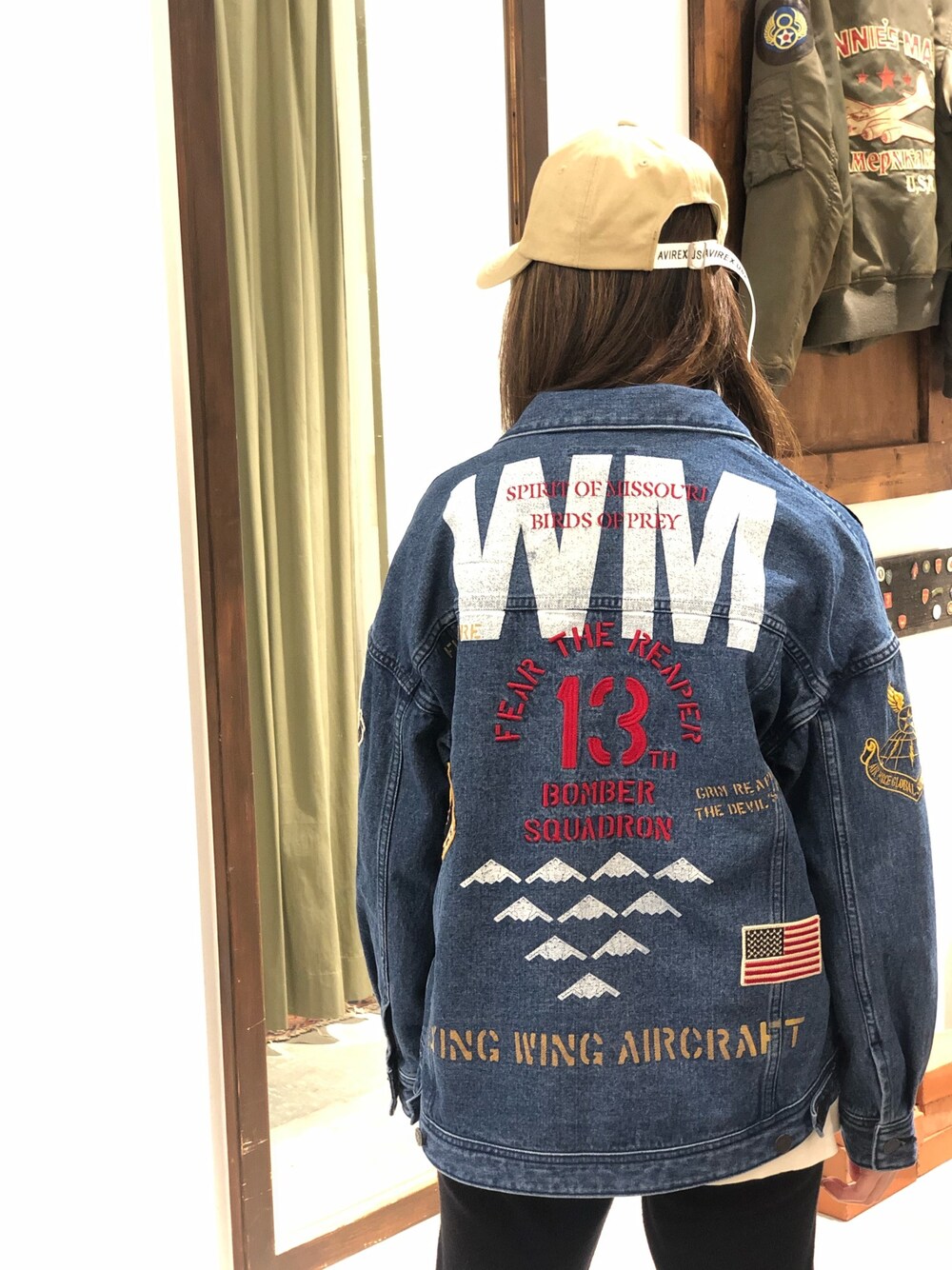 「春コーデ、カジュアル、メンズライク、デニム、デニムジャケット、お揃い、ブルー、キャップ、AVIREX、AVIREXBelle」｜「AVIREXのタイプブルー B-2 インパクトデニムジャケット/ TYPE BLUE B-2 IMPACT DENIM JACKET（デニムジャケット、ブルー系）」を使った、TANAKAさん（レディース・158cm）の冬コーディネートの1枚目の写真