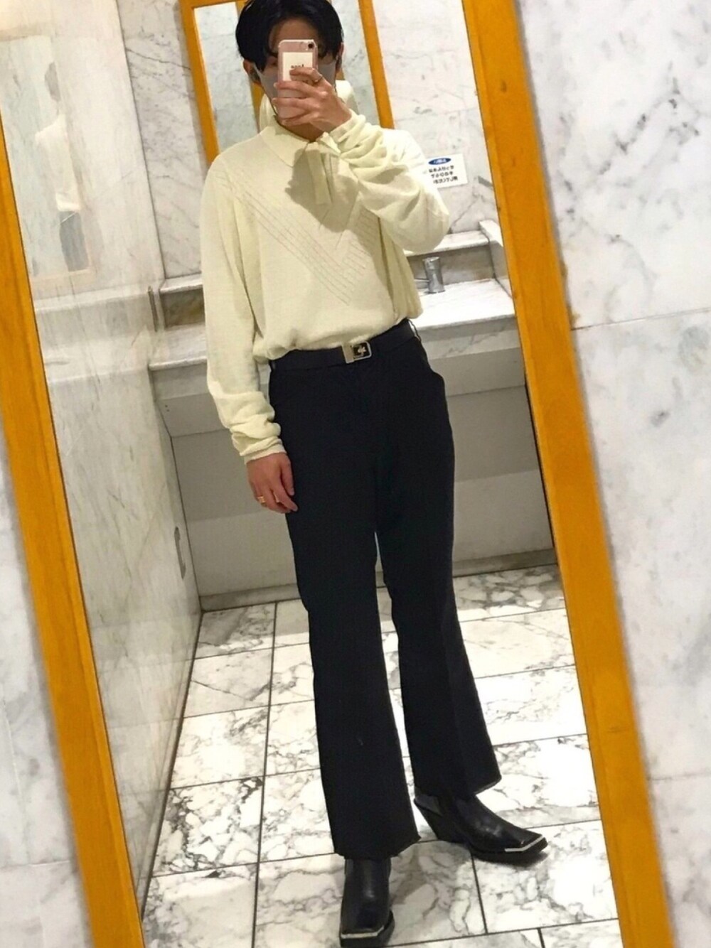 「モード、トラッド、ニットポロ、フレアパンツ、Stevie Wonder、Jocelyn Brown、funk」｜「JIL SANDERのSheer Wool Polo Shirt (20AW)（ポロシャツ、ホワイト系）」を使った、Rさん（メンズ・244cm）の秋コーディネートの1枚目の写真