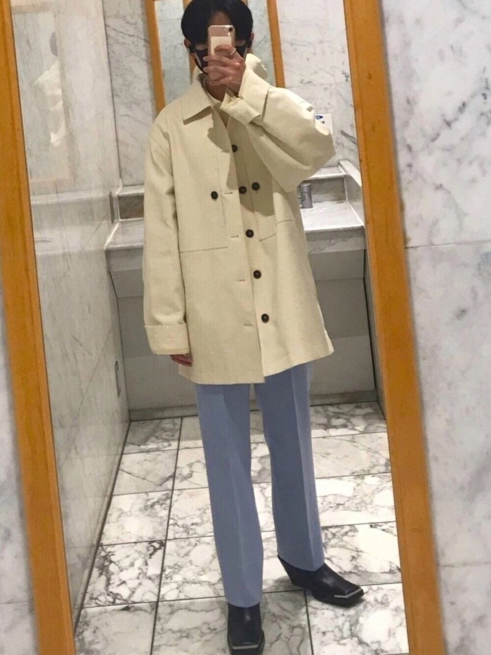 「モード、ホワイト、カラーパンツ、くすみカラー、Stevie Ray Vaughan、Jimi Hendrix、Blues Rock」｜「JIL SANDERのJacket (20AW)（ブルゾン、その他）」を使った、Rさん（メンズ・244cm）の春コーディネートの1枚目の写真