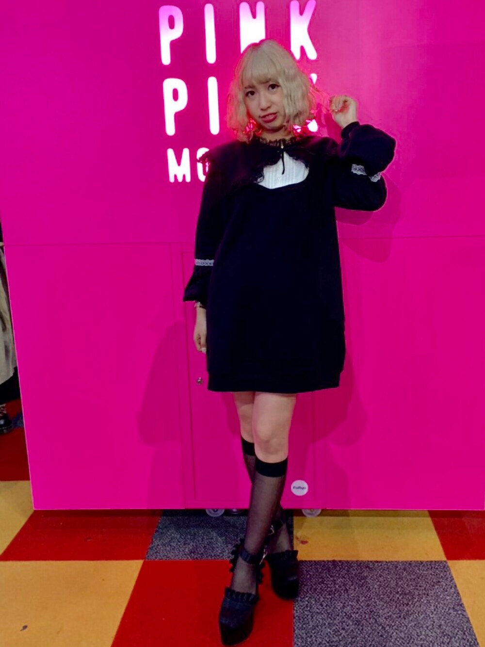 「SwankissのPN frill girl O/P（ワンピース、ブラック系）」を使った、fuukaさん（レディース・157cm）の冬コーディネートの1枚目の写真