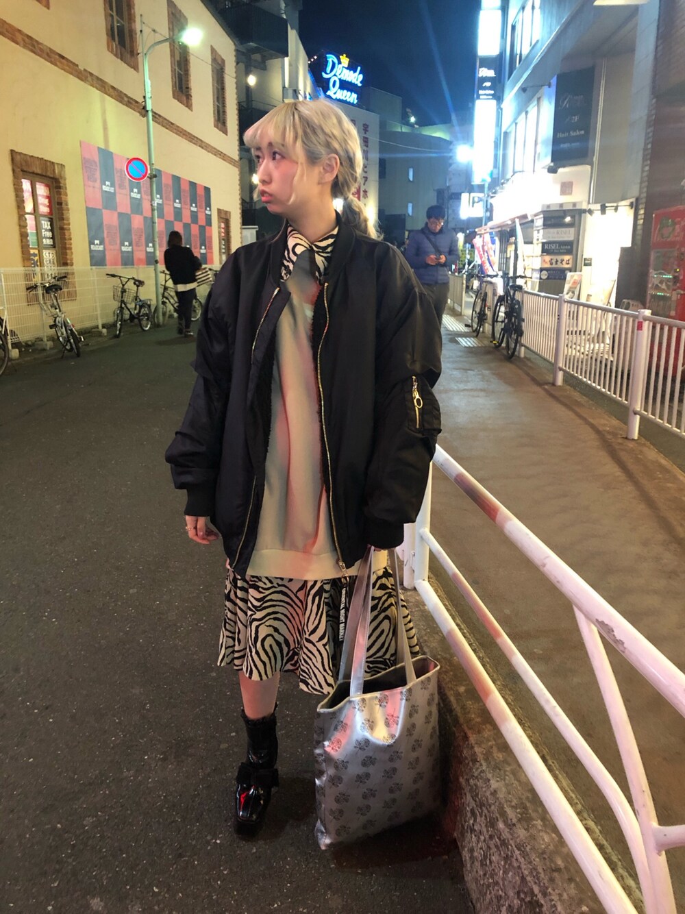 「Last Virgin、ゼブラ柄、MA-1」｜「onespoのロングスリーブMA-1（MA-1、ブラック系）」を使った、fuukaさん（レディース・157cm）の春コーディネートの1枚目の写真