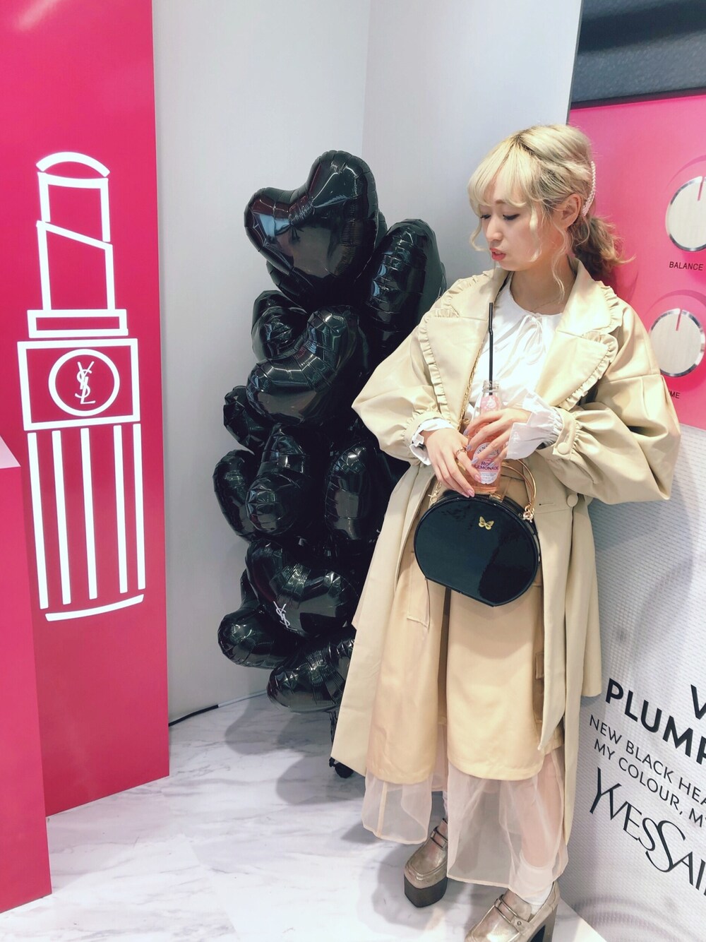 「トレンチコート、レザーコート、春、ミリタリー、ワークスカート」｜「Last Virginのアイテム（ショルダーバッグ、ブラック系）」を使った、fuukaさん（レディース・157cm）の春コーディネートの1枚目の写真