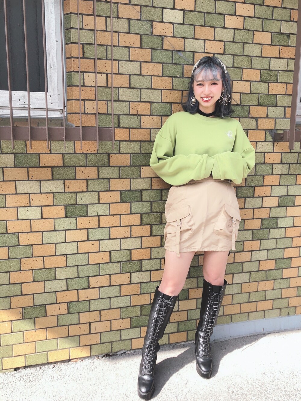 「ロングブーツ、スウエット、スエット、カーゴスカート、カーゴ」｜「Rumのアイテム（スカート、ベージュ系）」を使った、fuukaさん（レディース・157cm）の冬コーディネートの1枚目の写真