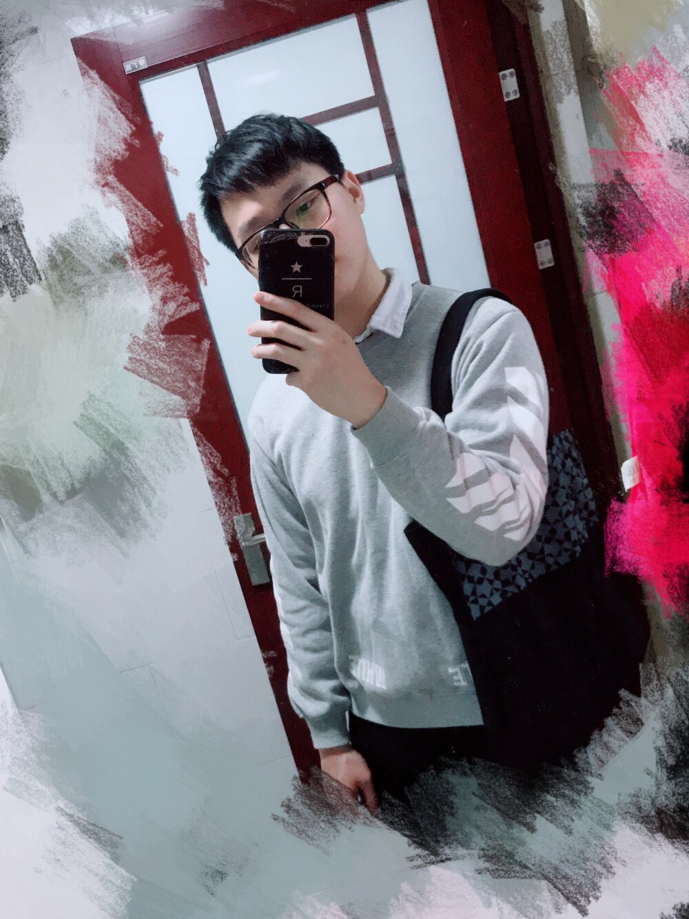 「off whiteのアイテム（パーカー、グレー系）」を使った、Steve_ChanHaiFongさん（メンズ・175cm）の冬コーディネートの1枚目の写真
