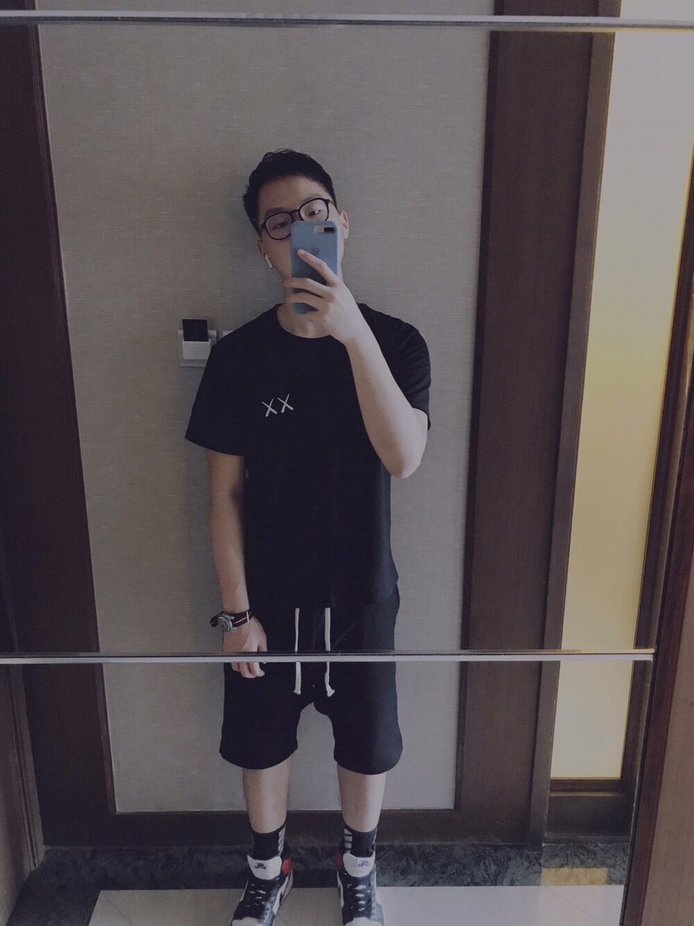 「UNIQLOのアイテム（トップス、ブラック系）」を使った、Steve_ChanHaiFongさん（メンズ・175cm）の夏コーディネートの1枚目の写真