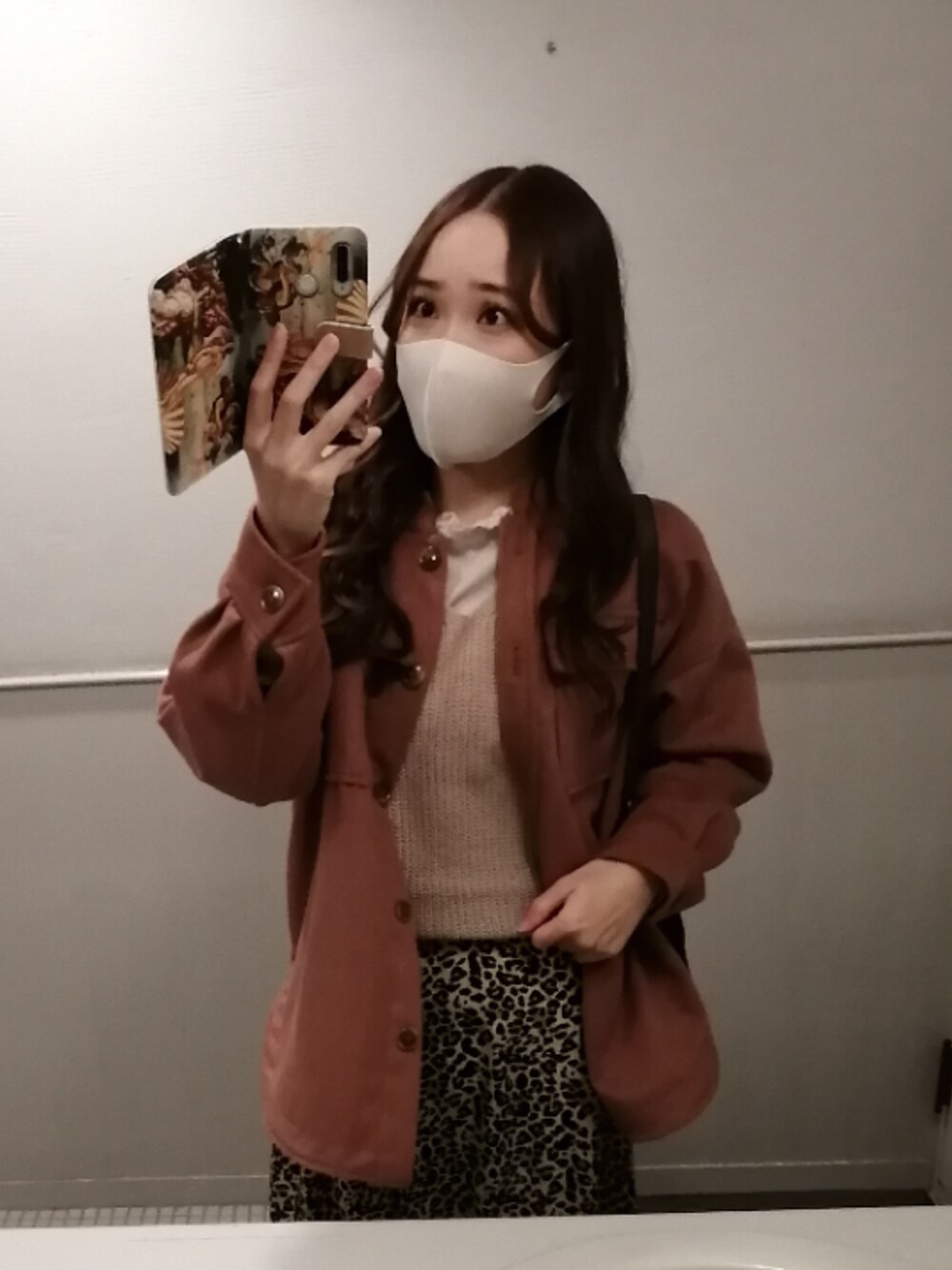 「今日のコーデ、カジュアルコーデ、豹柄、スカート、ロングスカート、ピンク、ニット、冬コーデ、プチプラ、柄物」｜「Samansa Mos2 blueのCPOジャケット（その他アウター、ブラウン系）」を使った、ayamoreさん（レディース・160cm）の冬コーディネートの1枚目の写真