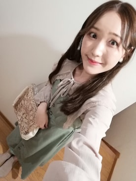 「襟付きトップス」｜「アイテム（ジャンパースカート）」を使った、ayamoreさん（レディース・161cm）の春コーディネート