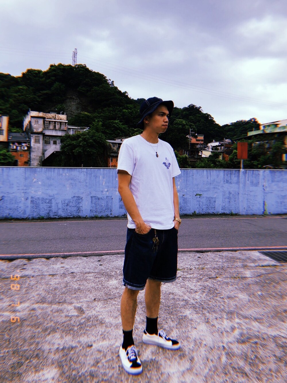 「Taiwan」｜「PROVIDERのアイテム（Tシャツ/カットソー、ホワイト系）」を使った、Yu Shuo Changさん（メンズ・180cm）の夏コーディネートの1枚目の写真