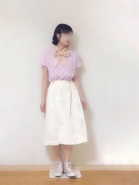 「アイテム（デニムスカート、ホワイト系）」を使った、三音さん（レディース・167cm）の春コーディネート