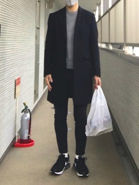 「KATHARINE HAMNETT LONDON （キャサリンハムネットロンドン）のアイテム（チェスターコート）」を使った、S24さん（メンズ・178cm）の冬コーディネート