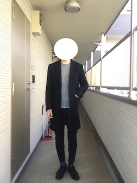 「KATHARINE HAMNETT LONDON （キャサリンハムネットロンドン）のアイテム（チェスターコート）」を使った、S24さん（メンズ・178cm）の冬コーディネート