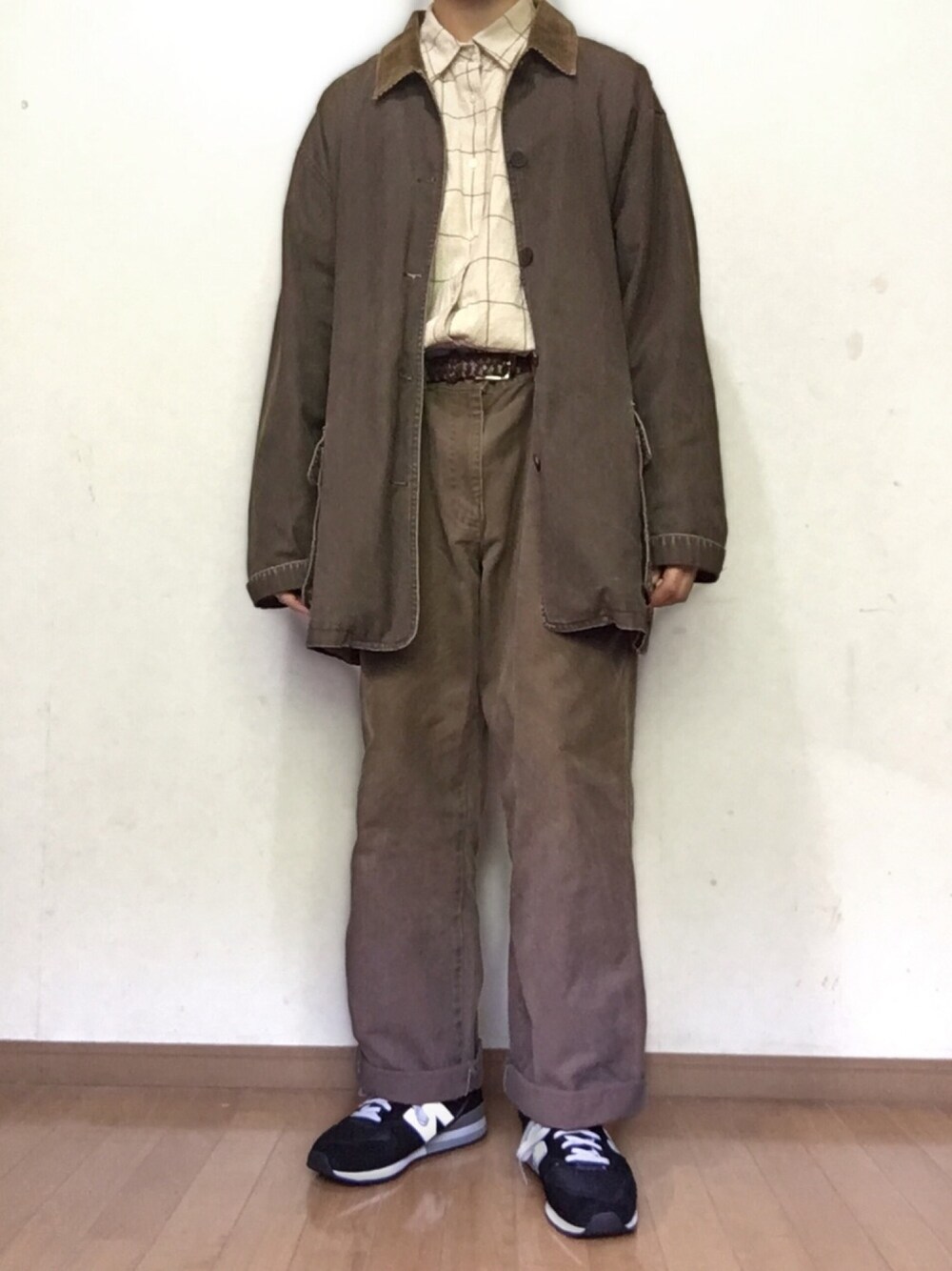 「カバーオール、ワイドパンツ、チェックシャツ、古着MIX、古着コーデ、New Balance、カジュアルコーデ、おうちファッション、おしゃれさんと繋がりたい」｜「patagoniaのアイテム（パンツ、ブラウン系）」を使った、yu1104さん（メンズ・170cm）の春コーディネートの1枚目の写真
