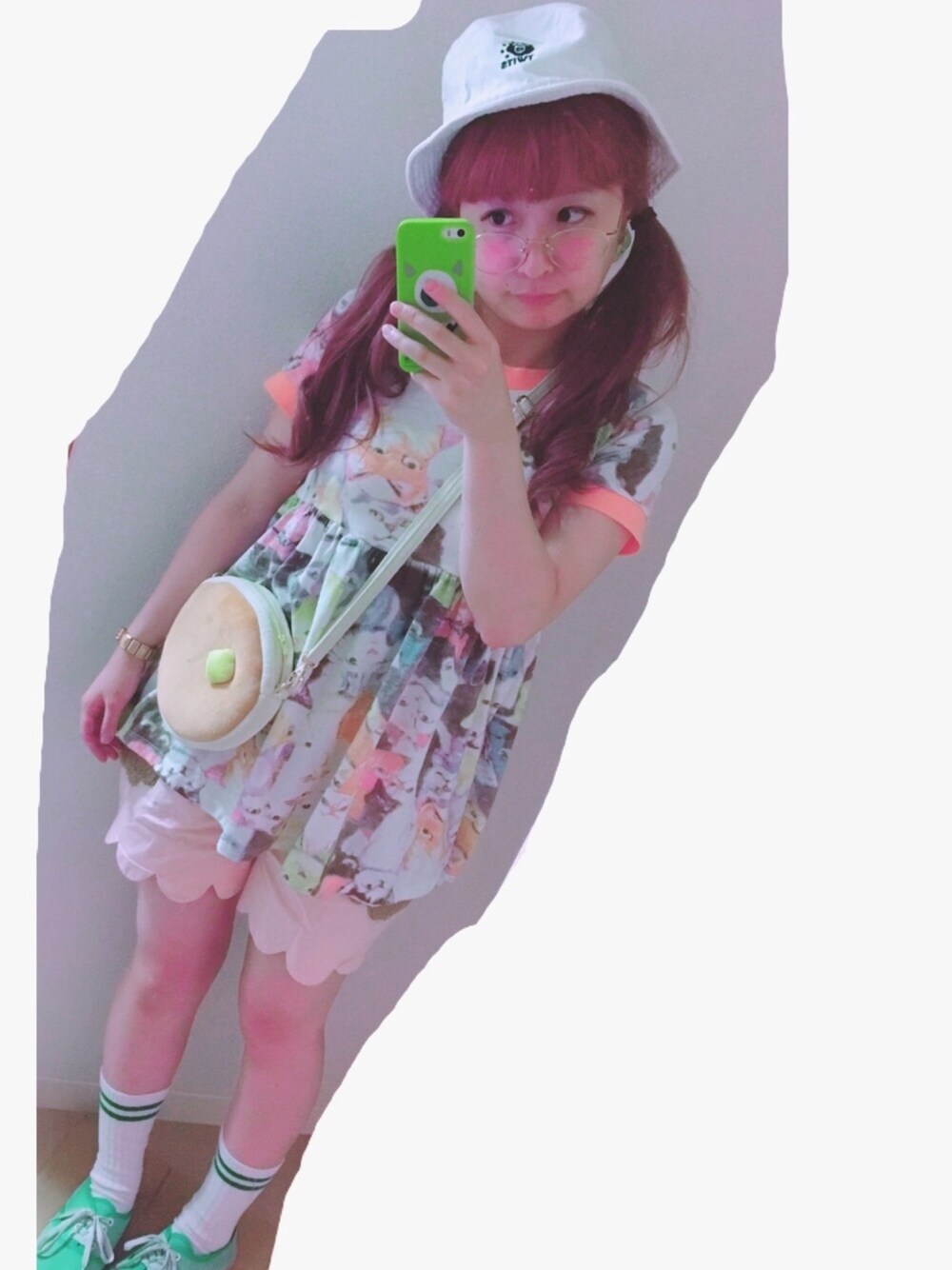 「新代田FEVER、下北沢、古着、ネコ、サンキューマート、MALKOMALKA、バケットハット、めがね、ツインテール、スニーカー」｜「古着のアイテム（ワンピース、その他）」を使った、あじじまあじこさん（レディース・153cm）の夏コーディネートの1枚目の写真