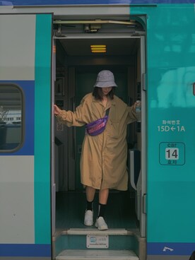 「PULL&BEAR（プルアンドベア）のアイテム（トレンチコート）」を使った、猫两拍さん（レディース・158cm）の秋コーディネート