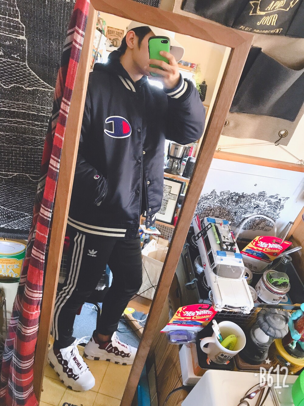 「冬コーデ、スニーカーコーデ、低身長」｜「Championのアイテム（スタジャン、ブルー系）」を使った、Parukiaさん（メンズ・168cm）の冬コーディネートの1枚目の写真