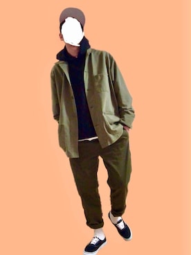 「アイテム（カバーオール）」を使った、TEEさん（メンズ・182cm）の春コーディネート