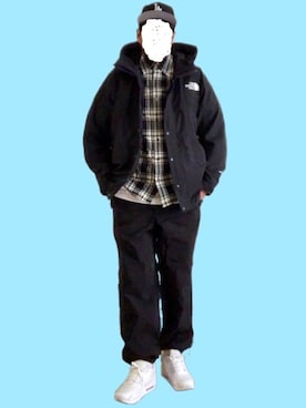 「アイテム（マウンテンパーカー）」を使った、TEEさん（メンズ・182cm）の春コーディネート