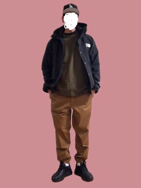「PUMA」｜「アイテム（マウンテンパーカー）」を使った、TEEさん（メンズ・182cm）の春コーディネート