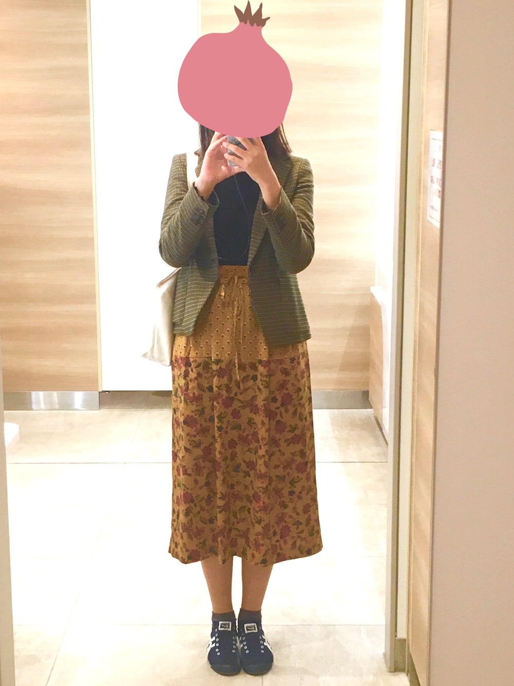 「秋のコーデ、秋服、花柄スカート、チェックジャケット、マスタードイエロー、マスタード、zucca、ズッカ、ジャケット、ジャケットスタイル」｜「BEAUTY&YOUTH UNITED ARROWSのBY アラベスクパターンパッチワークスカート（スカート、イエロー系）」を使った、yukkoさん（レディース・168cm）の秋コーディネートの1枚目の写真