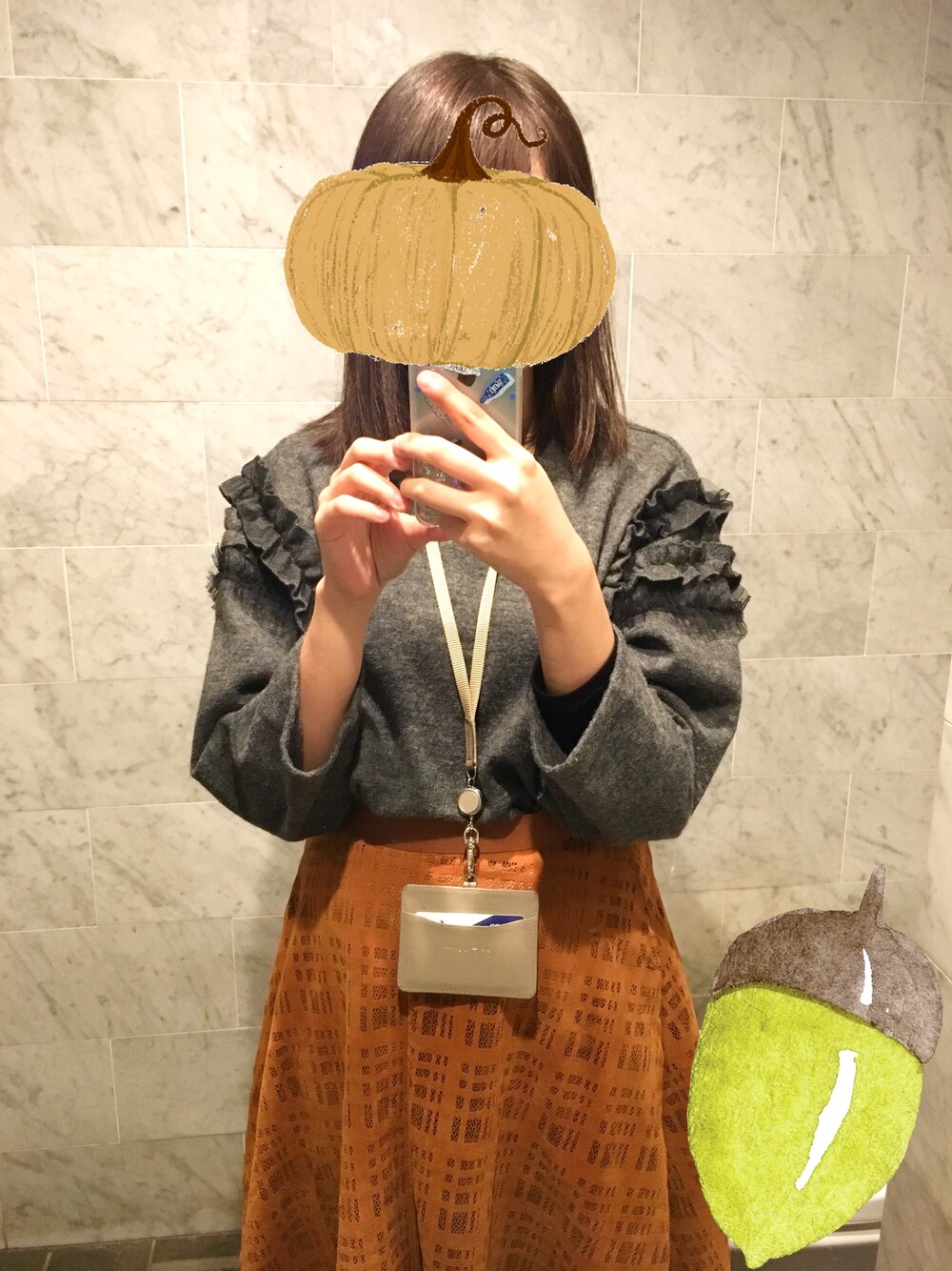 「レース、レーストツプス、もこもこ、フェルト、秋のコーデ、秋コーデ、キャメルスカート、チエックスカート、レーススカート」｜「chambre de charmeのcdc ミルド天竺コラージュプルオーバー（Tシャツ/カットソー、グレー系）」を使った、yukkoさん（レディース・168cm）の秋コーディネートの1枚目の写真