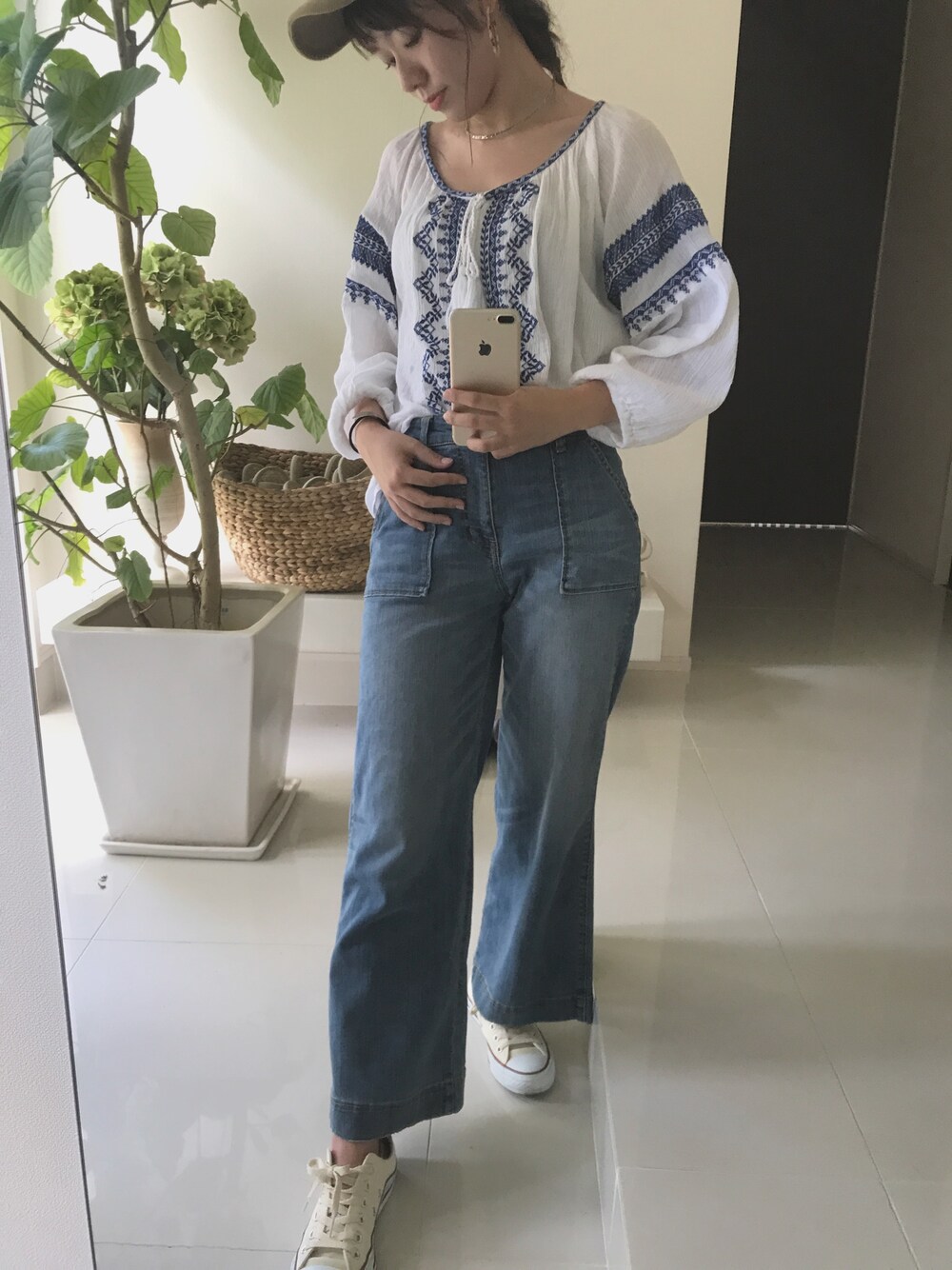 「大人カジュアル、ワイドパンツ、キャップ、outfit、ootd、スクールガール」｜「GLOBAL WORKのＣＯＮＥ　ＤＥＮＩＭ　ＷＩＤＥ/569126（デニムパンツ、ブルー系）」を使った、michiruさん（レディース・156cm）の夏コーディネートの1枚目の写真